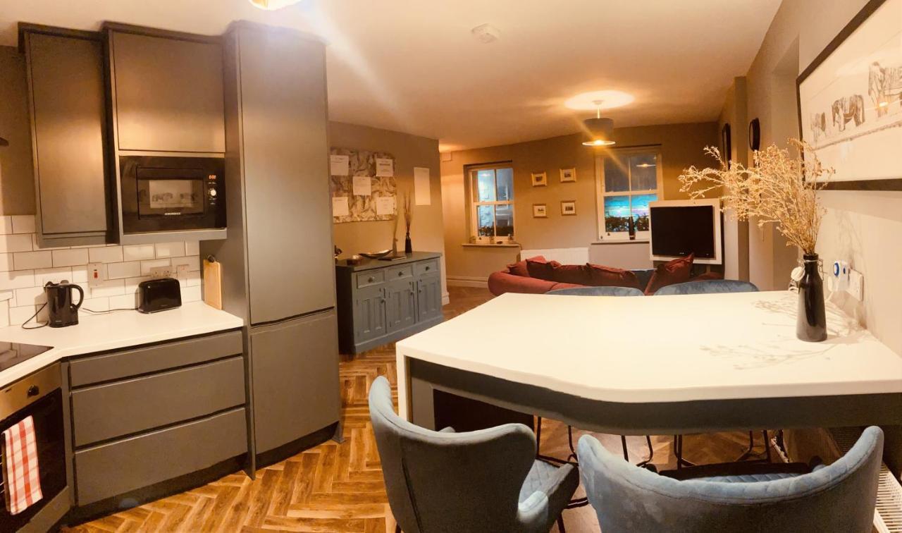 3 Bedroom Luxury Apartment Main Street Cashel  Exterior photo